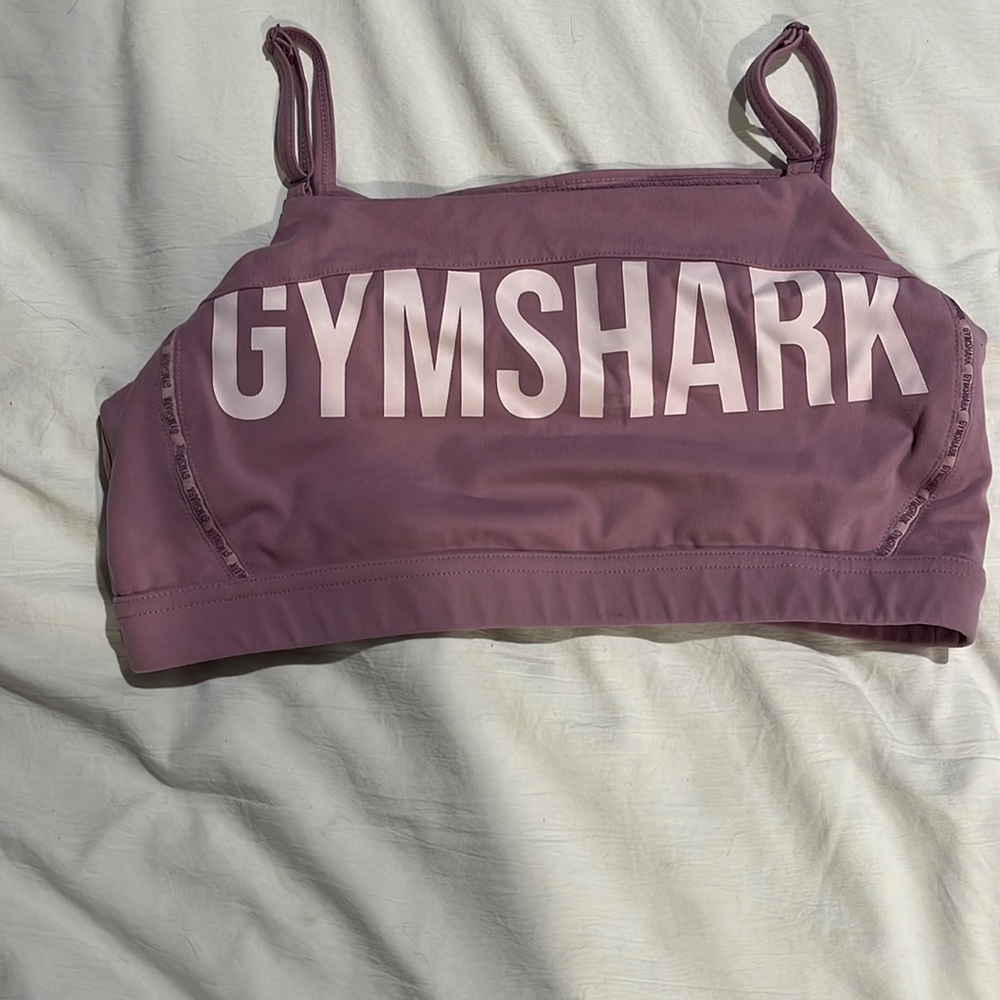 Sports bra with adjustable straps